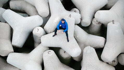 White ceramic snowman figurine lot scopio ca938bb8 2d2b 4840 a294 6e52294c8fd7